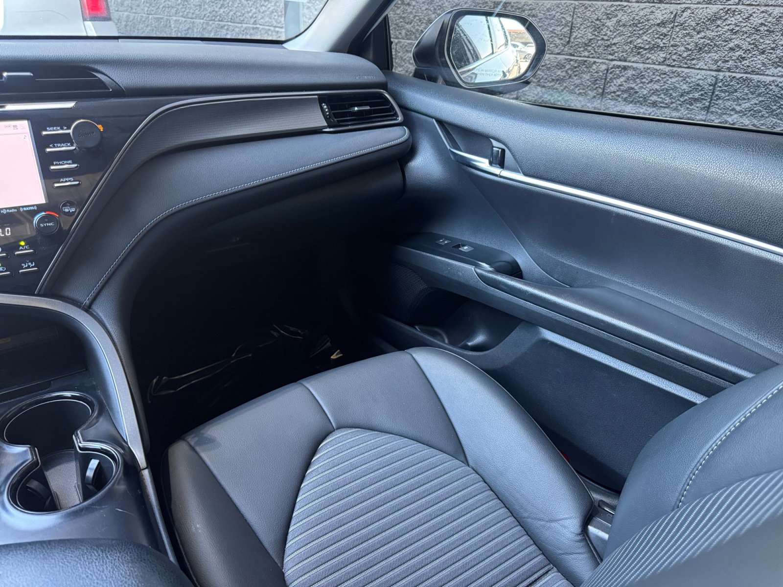 Used 2020 Toyota Camry SE w/ Sunroof Package FWD image 21