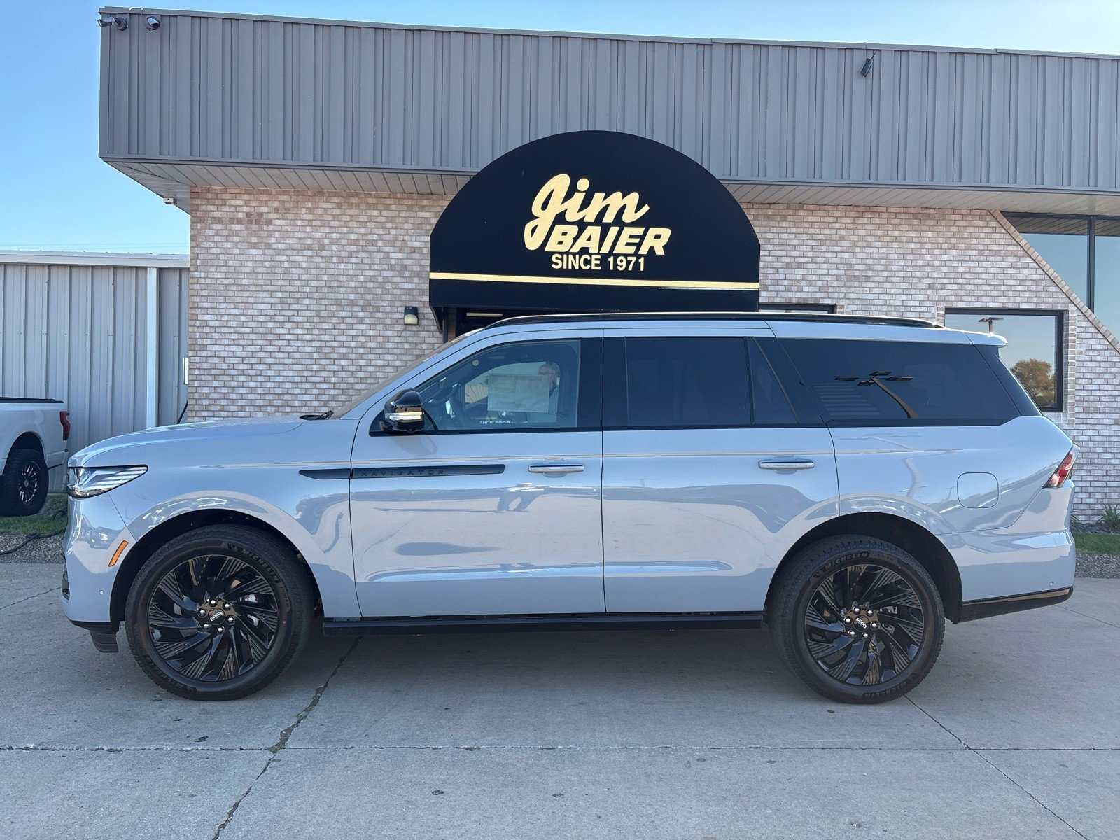 New 2025 Lincoln Navigator Reserve image 2