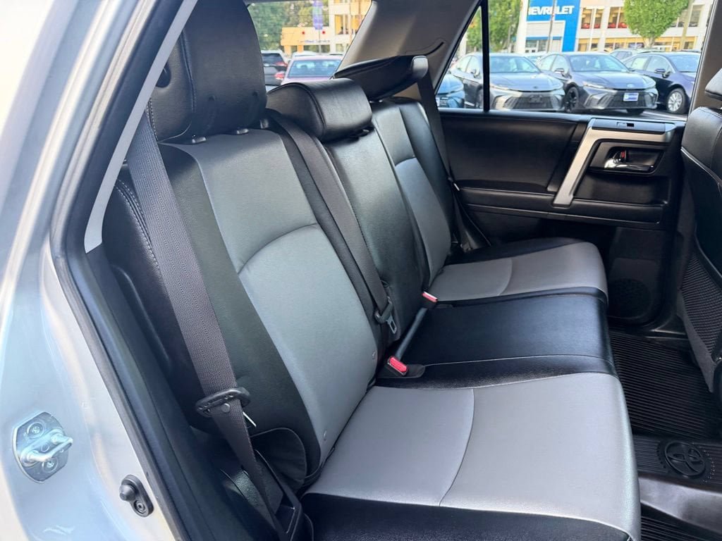Used 2021 Toyota 4Runner SR5 Premium w/ Moonroof Package AWD/4WD image 15
