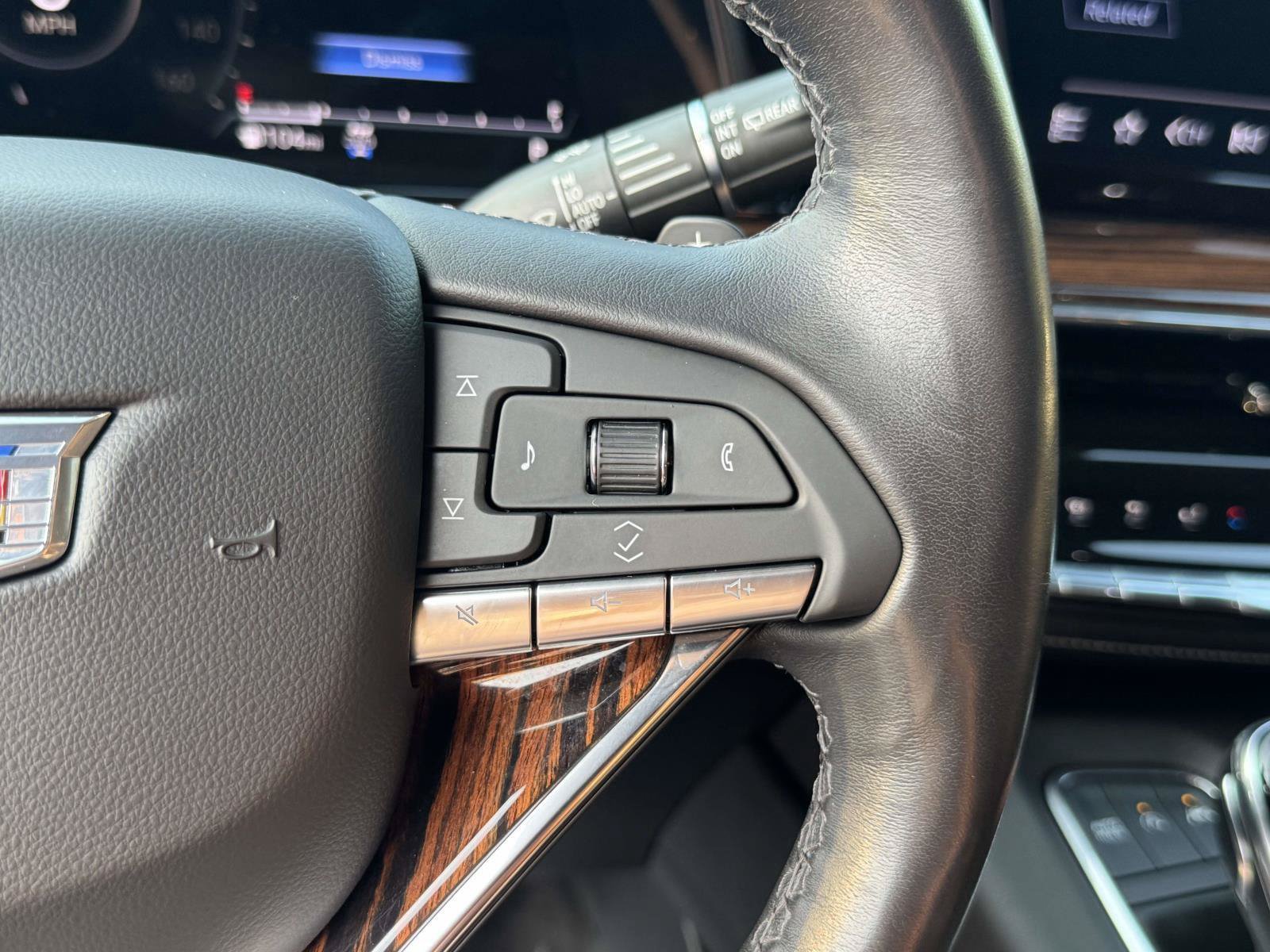 Used 2022 Cadillac Escalade ESV Premium Luxury AWD/4WD image 26
