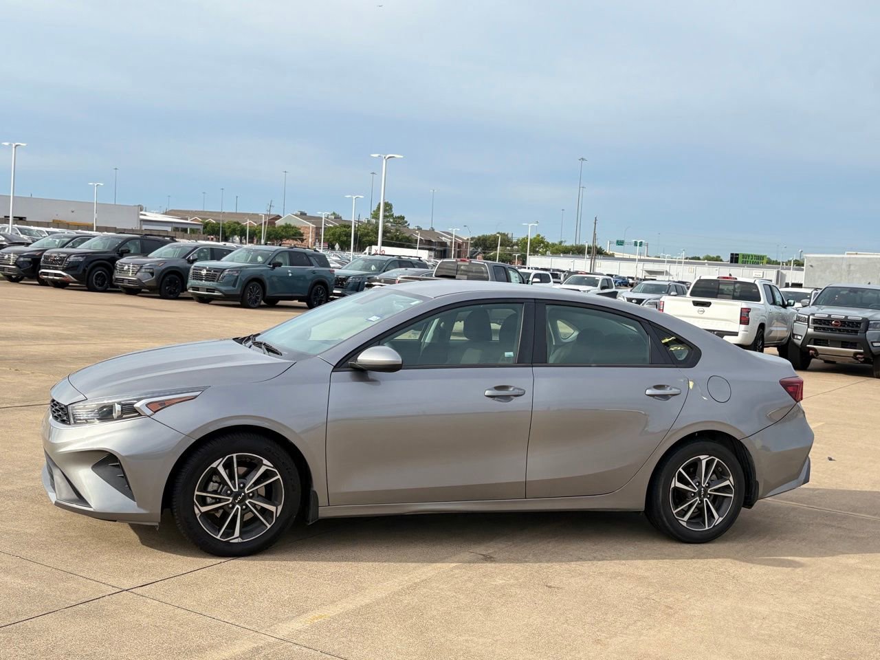 Used 2022 Kia Forte LXS FWD image 3