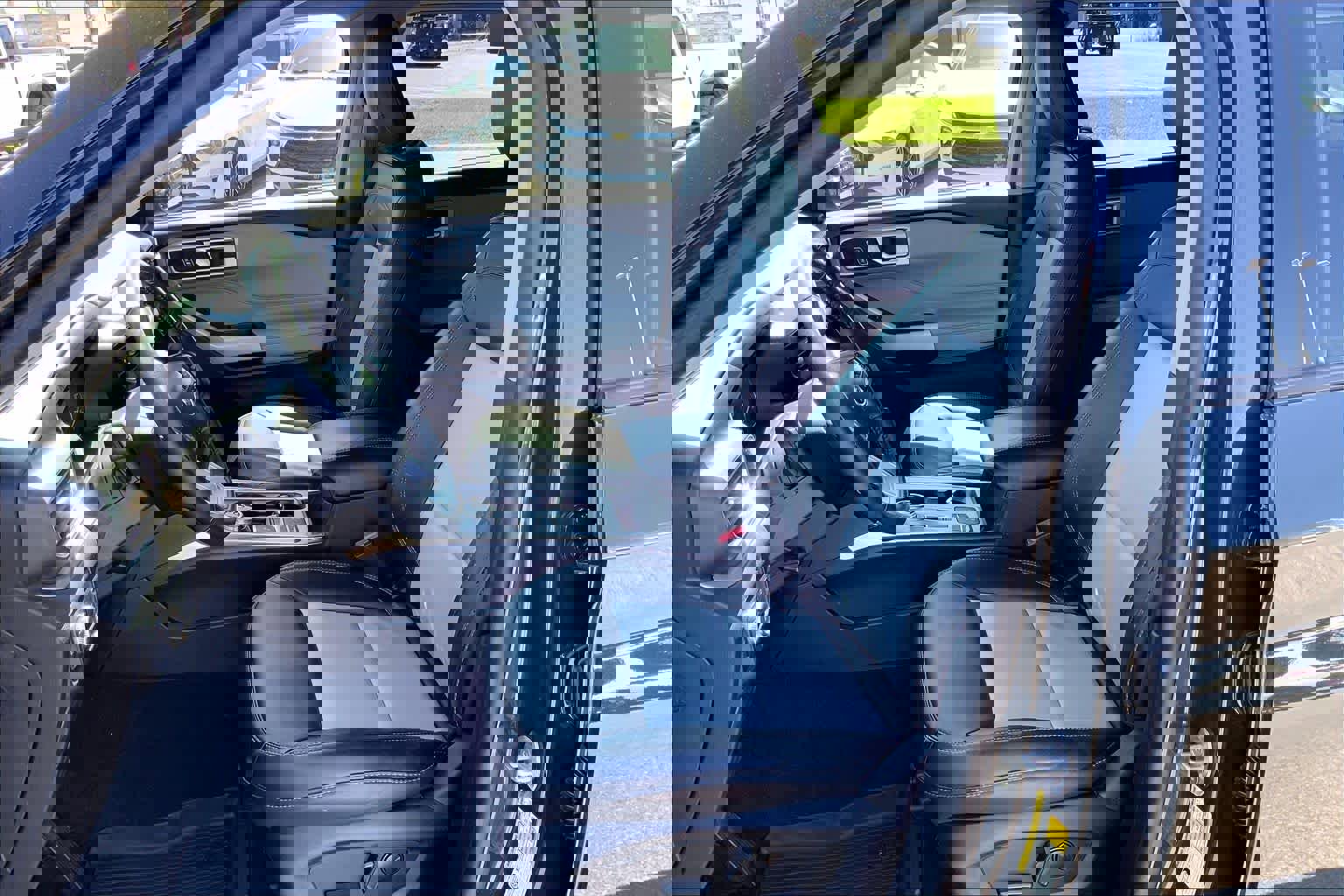 Certified 2022 Ford Explorer XLT w/ Equipment Group 202A image 8