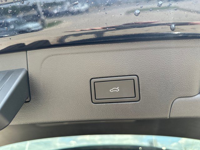 New 2025 Volkswagen Atlas Cross Sport SEL image 28