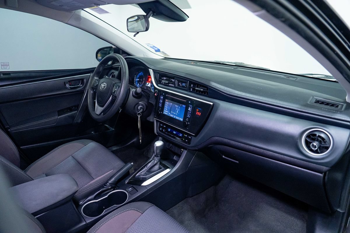 Used 2018 Toyota Corolla LE FWD image 17