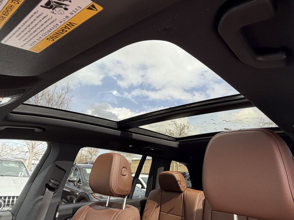 Used 2025 Mercedes-Benz GLS 450 4MATIC image 21