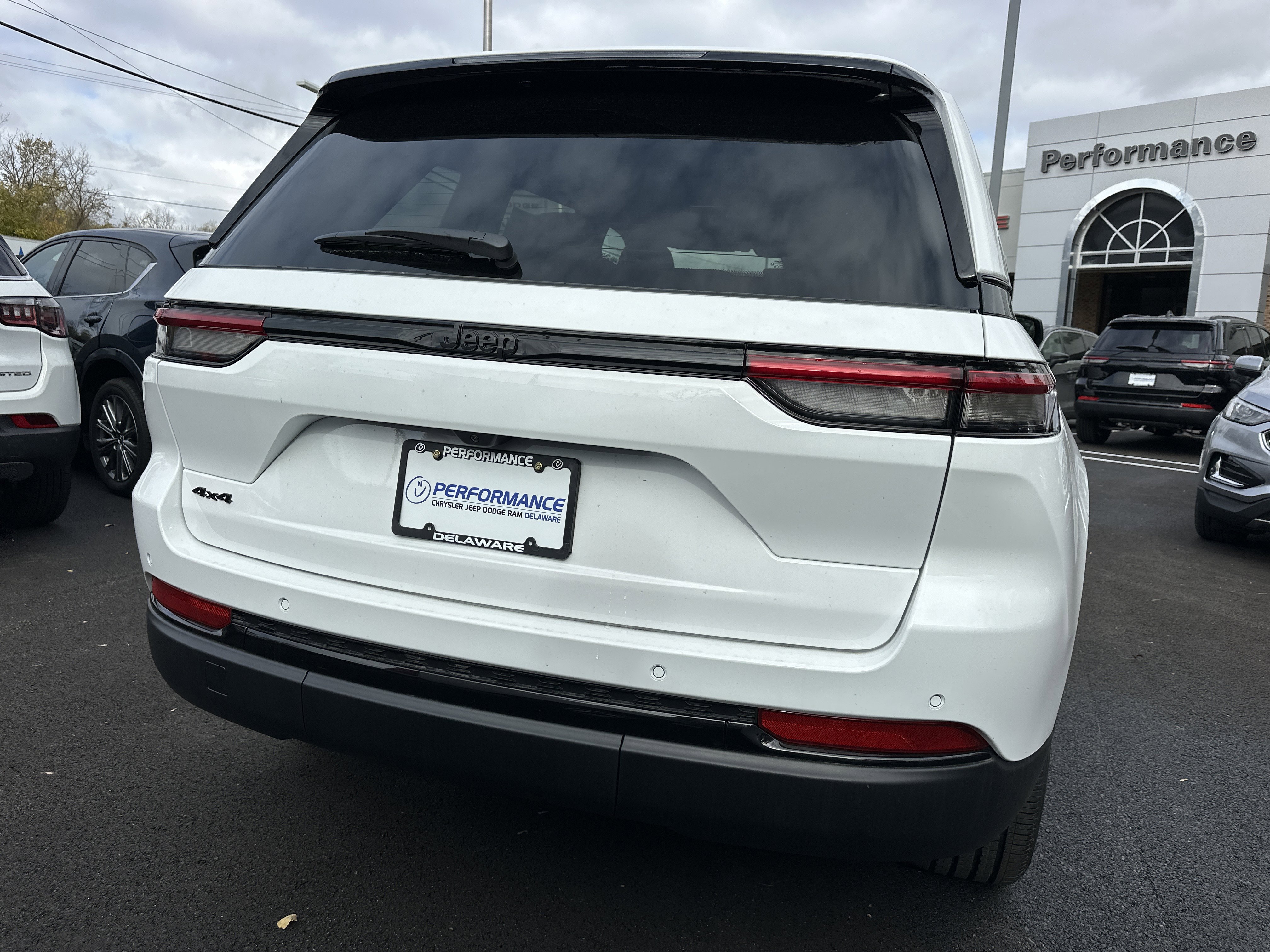 New 2025 Jeep Grand Cherokee Altitude image 15