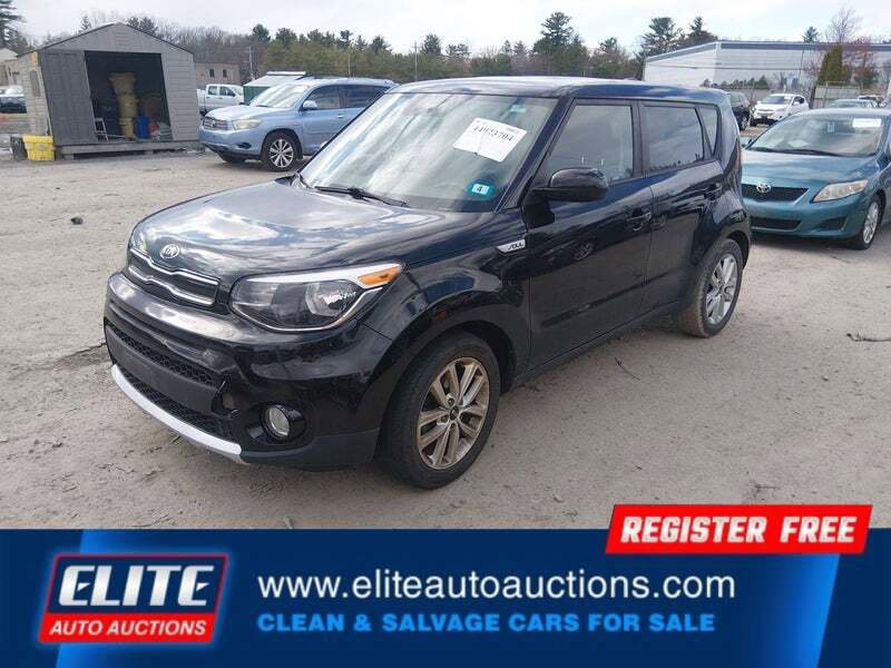 Used 2017 Kia Soul + image 3