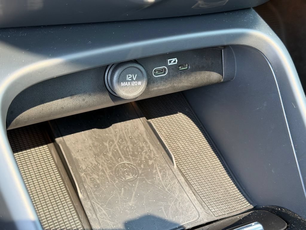 Certified 2023 Volvo C40 P8 Recharge Ultimate AWD/4WD image 35