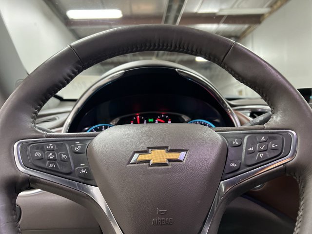 Used 2017 Chevrolet Malibu Premier w/ Premier Sun and Wheel Package FWD image 11