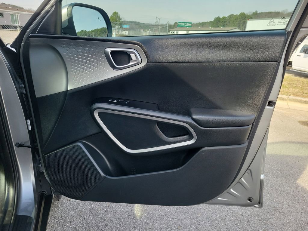 Used 2024 Kia Soul LX w/ Option Group 015 FWD image 38