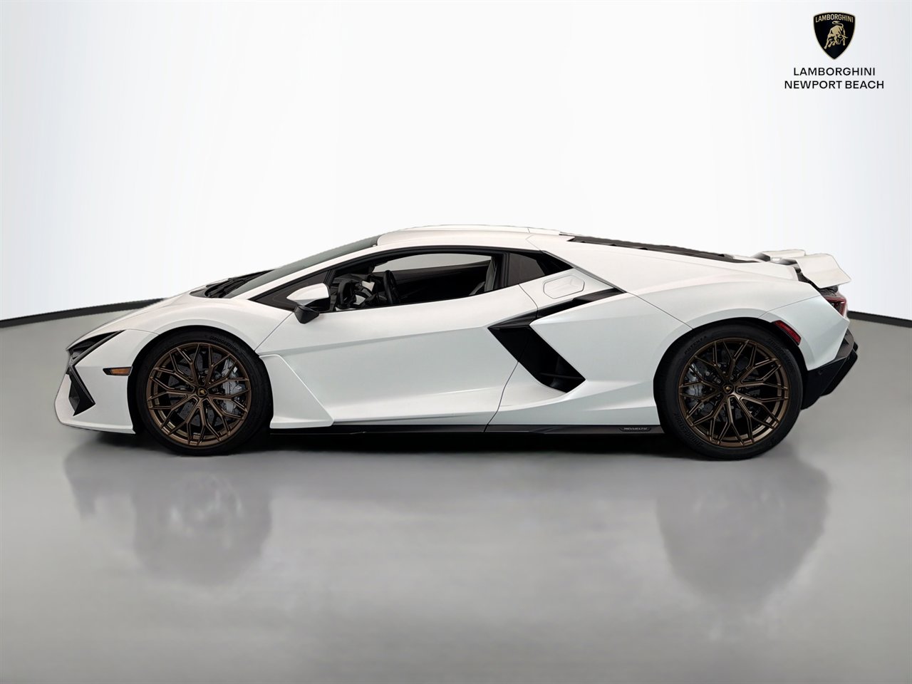 Used 2024 Lamborghini Revuelto AWD/4WD image 4