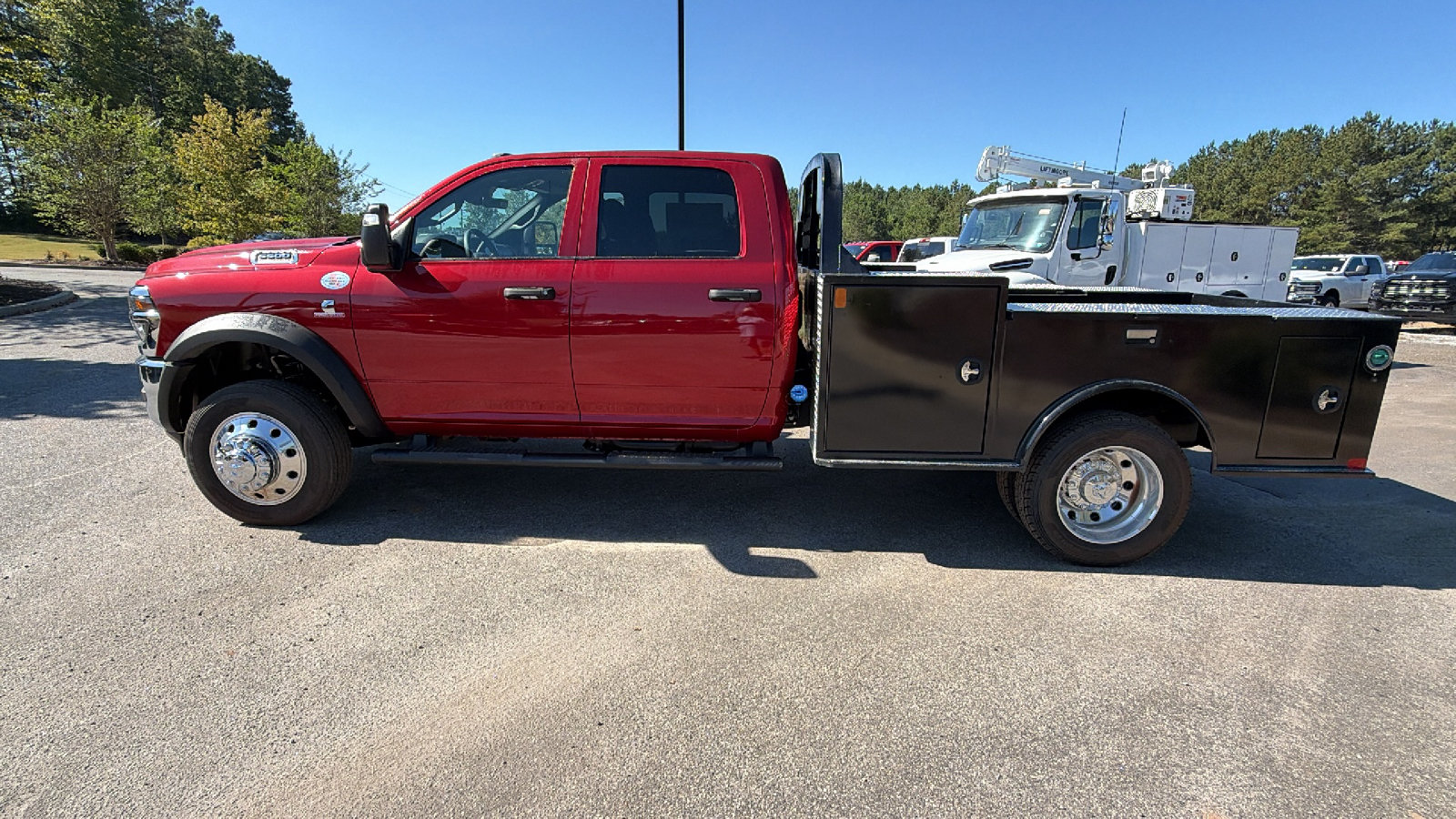 New 2026 RAM 5500 Tradesman w/ Chrome Appearance Group AWD/4WD image 11
