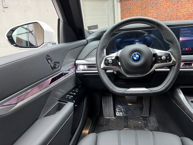 Used 2025 BMW i7 eDrive50 w/ Premium Package image 13