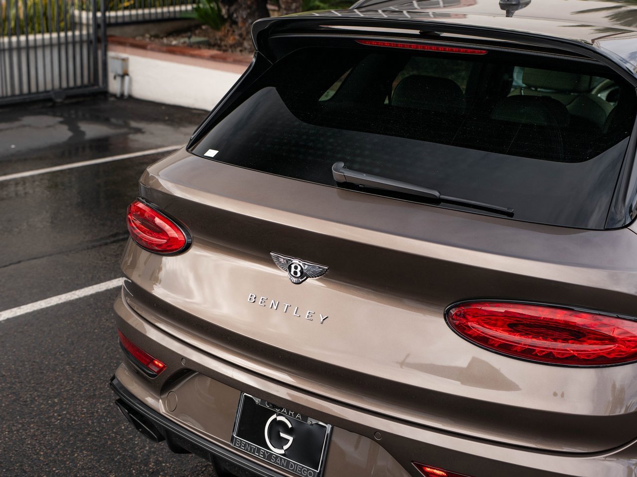 Used 2022 Bentley Bentayga image 11