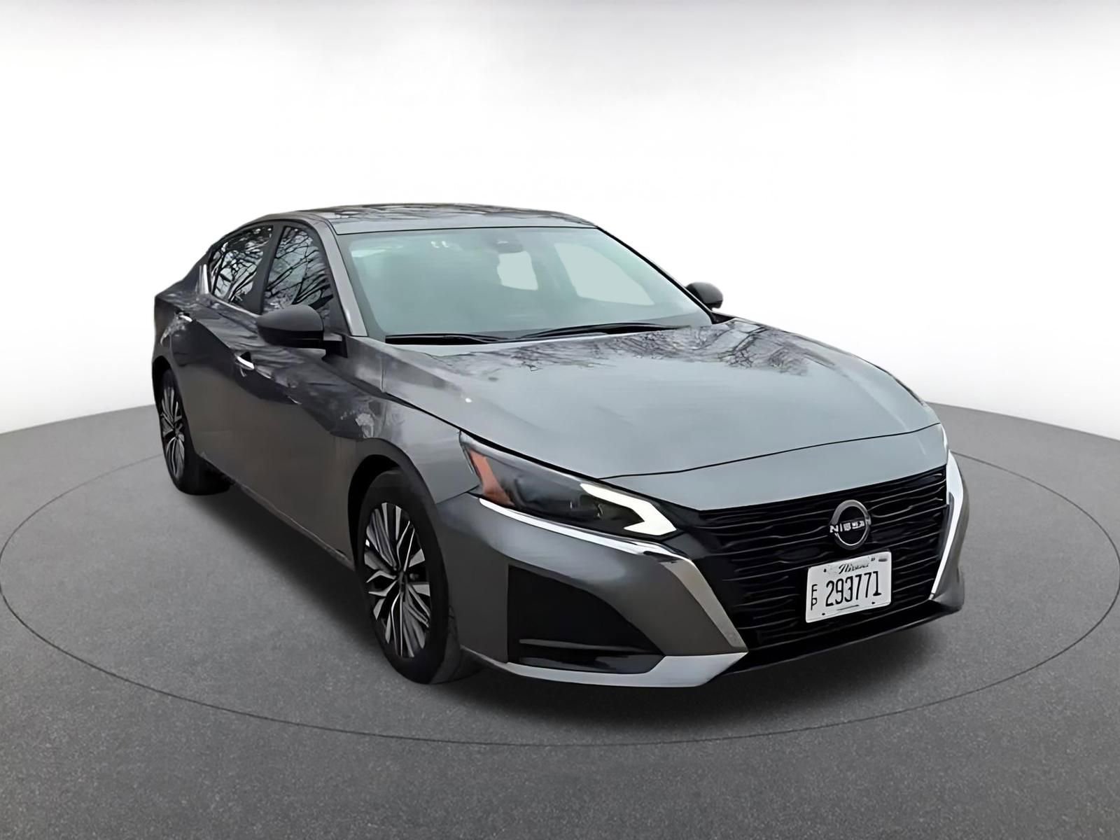 Used 2025 Nissan Altima 2.5 SV image 3