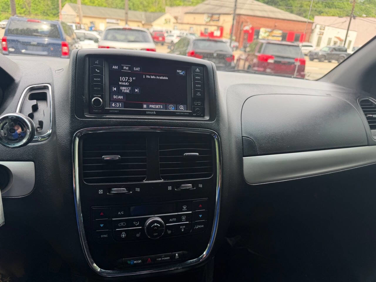 Used 2017 Dodge Grand Caravan GT FWD image 18