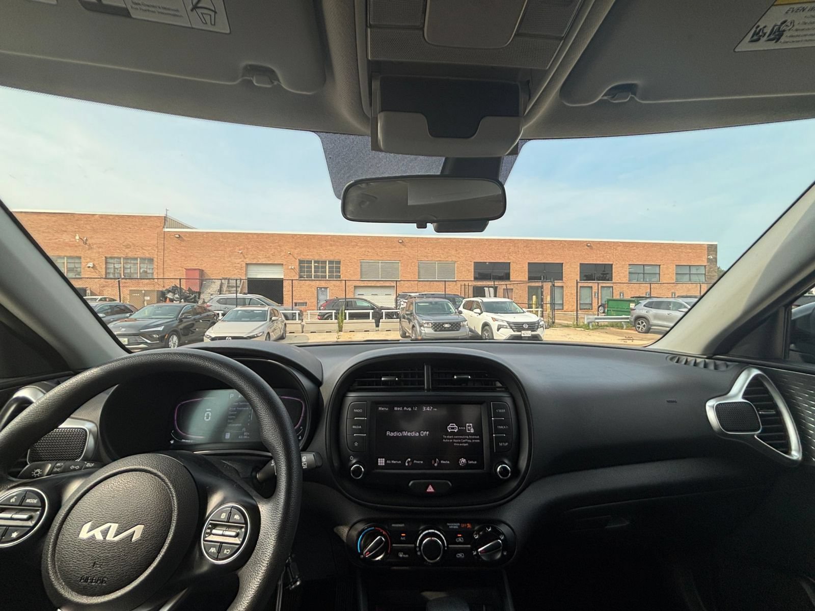 Used 2025 Kia Soul LX w/ LX Technology Package FWD image 30