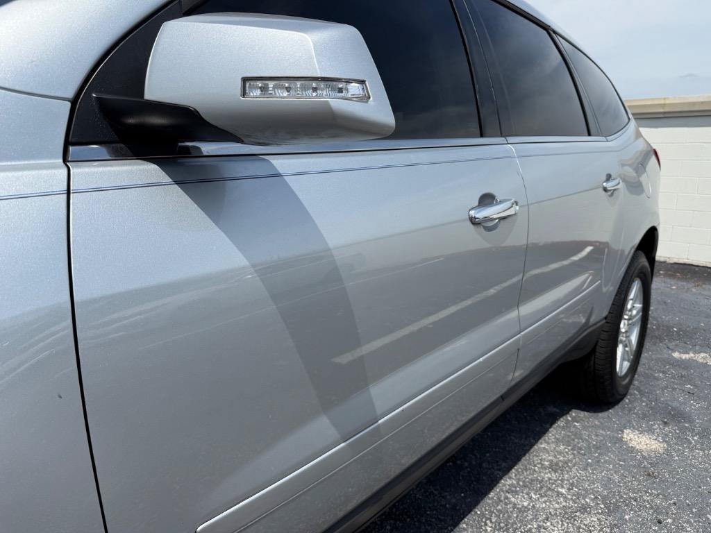 Used 2012 Chevrolet Traverse LT FWD image 6