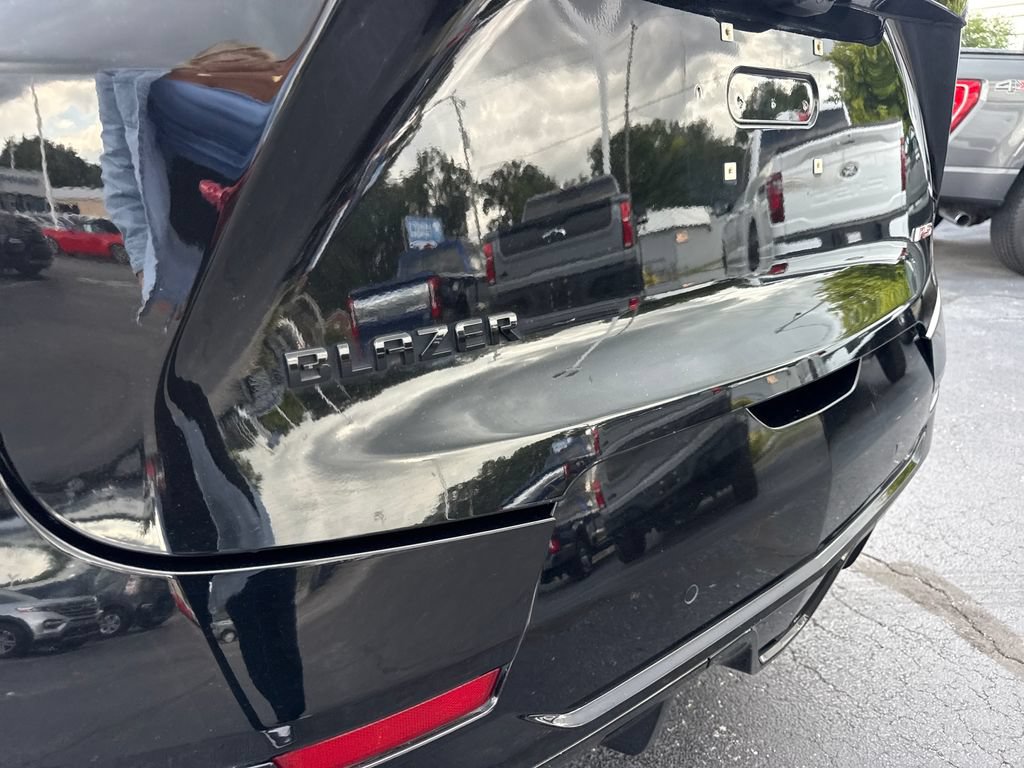 Used 2021 Chevrolet Blazer RS w/ Driver Confidence II Package FWD image 12