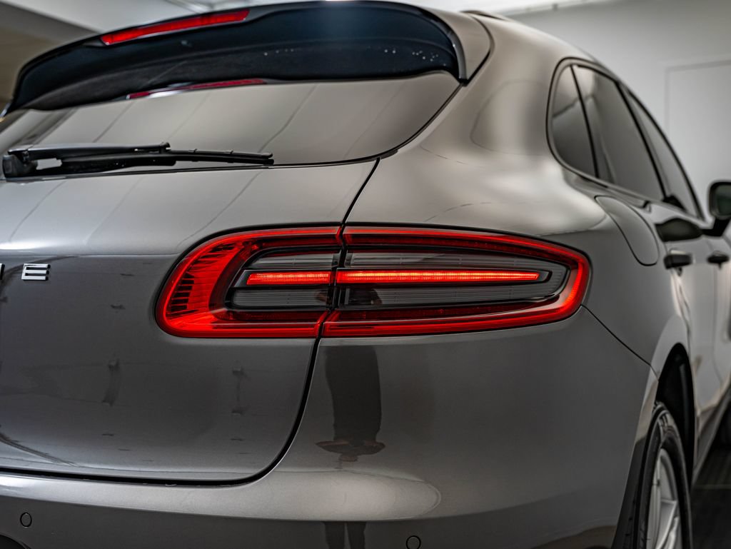 Used 2018 Porsche Macan AWD/4WD image 17