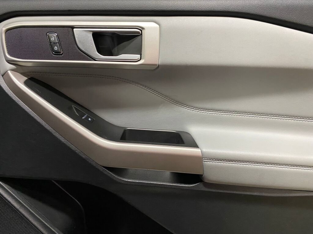 Used 2023 Ford Explorer XLT w/ Equipment Group 202A image 25