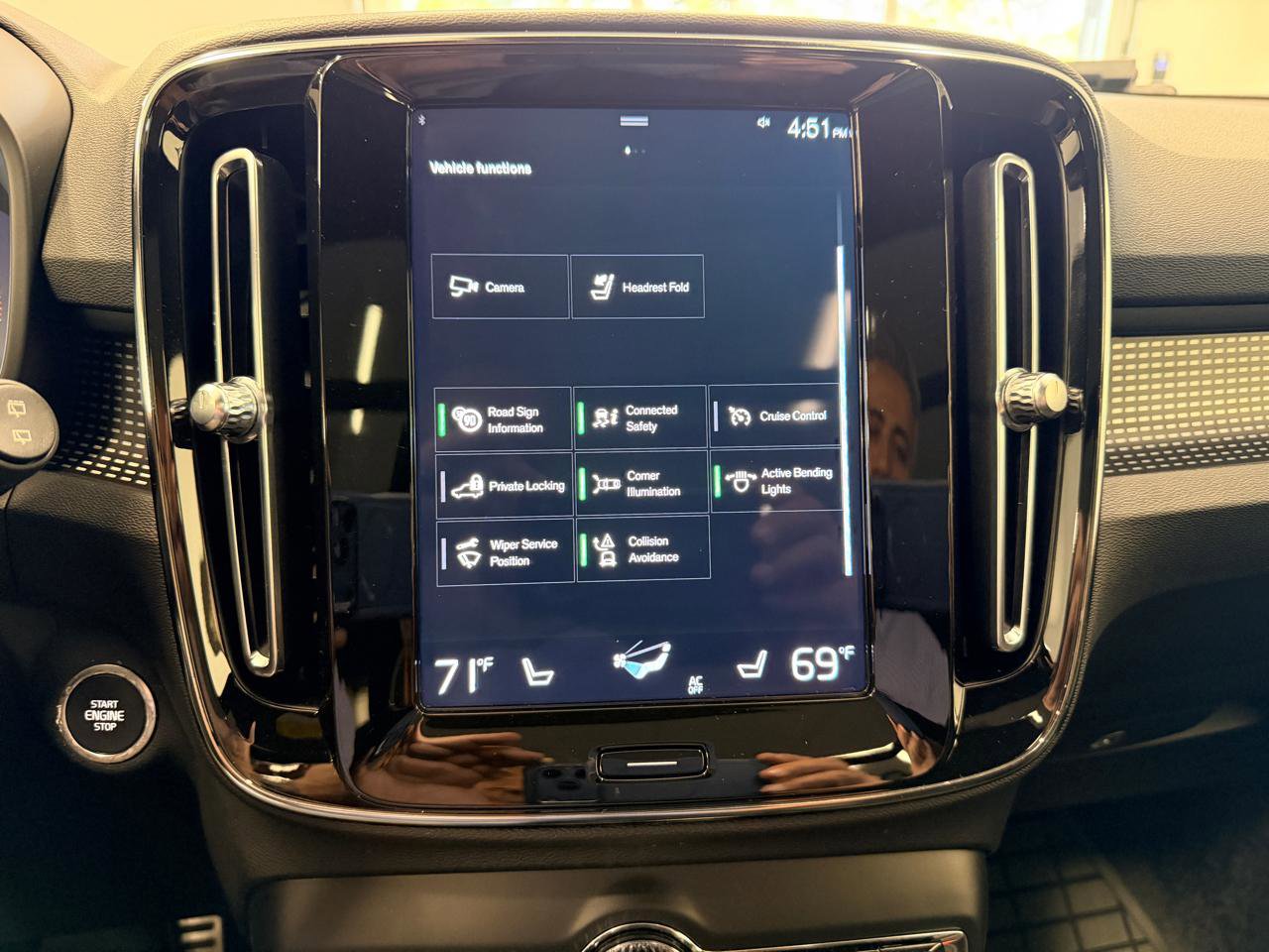 Used 2021 Volvo XC40 T4 R-Design w/ Advanced Package image 44