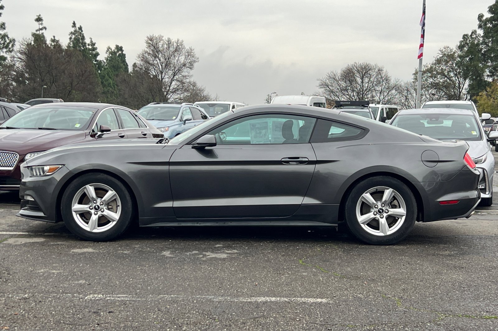 Used 2015 Ford Mustang Coupe image 7
