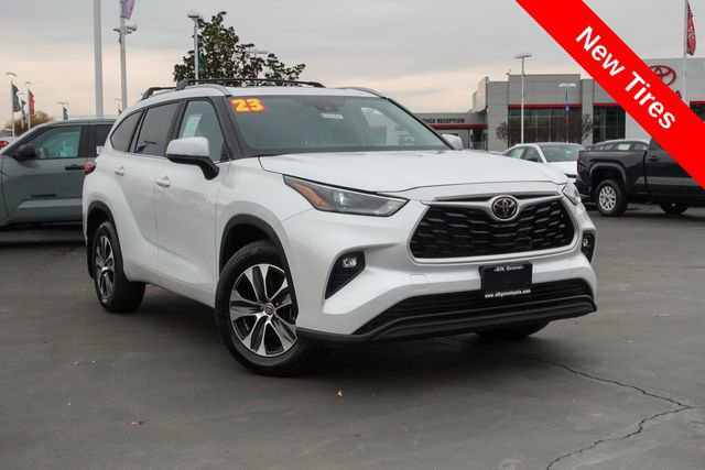 Certified 2023 Toyota Highlander XLE image 2