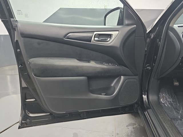 Used 2016 Nissan Pathfinder SV w/ SV Cold Weather Package image 17