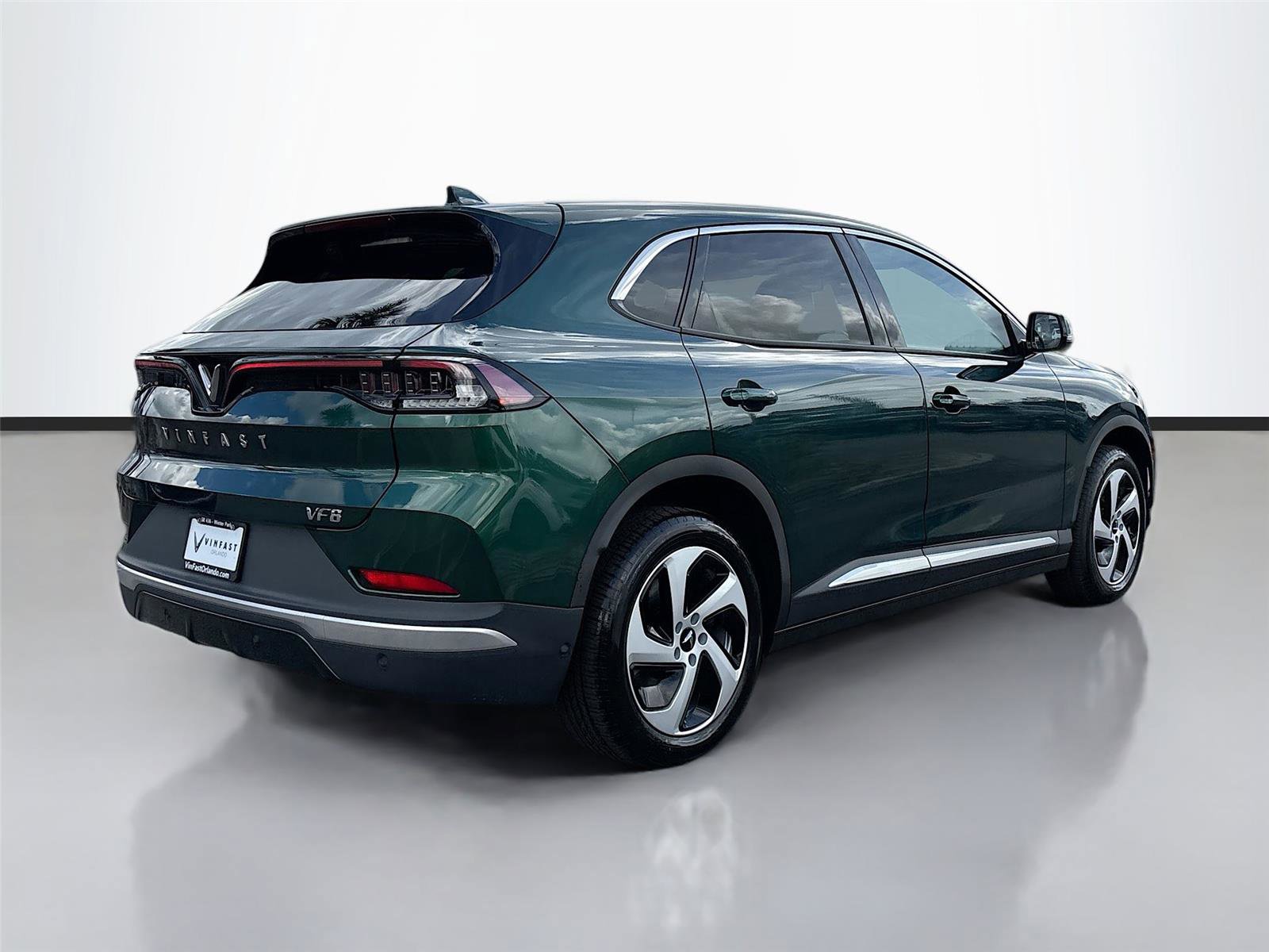 New 2025 VinFast VF 8 Eco image 7