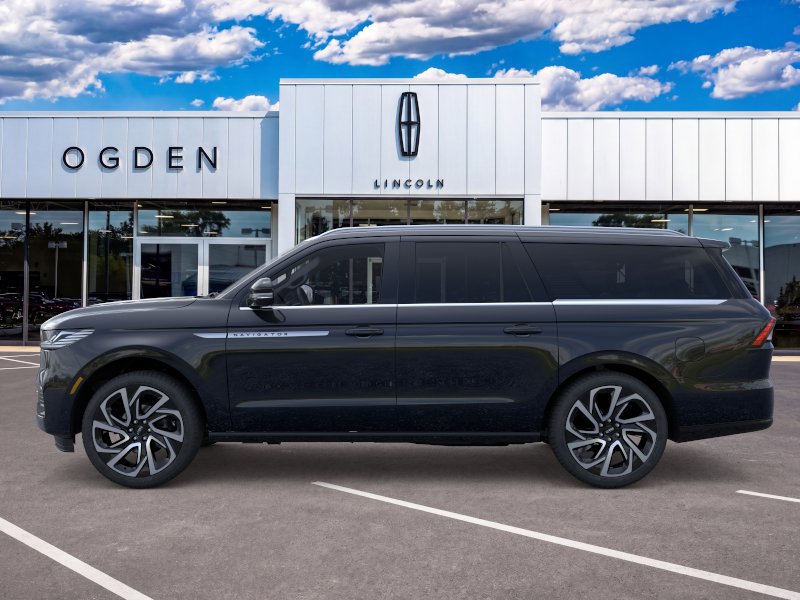New 2026 Lincoln Navigator L Reserve AWD/4WD image 3