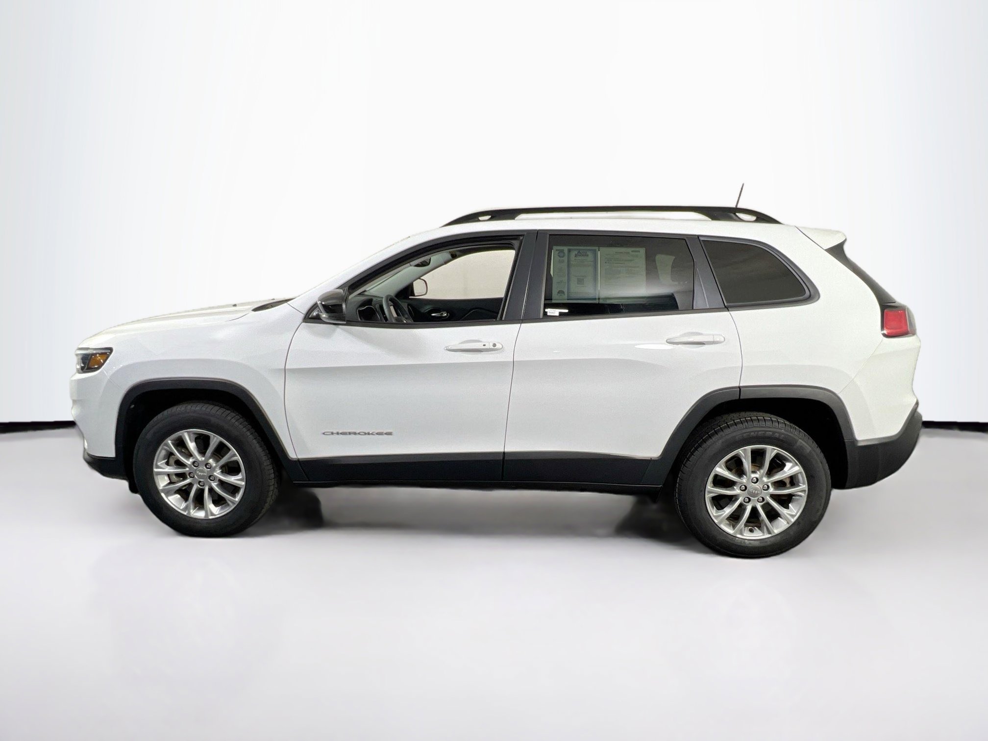 Used 2022 Jeep Cherokee Latitude Lux w/ Mopar Interior Package image 8