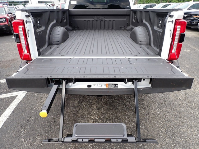 New 2026 Ford F250 Lariat w/ Black Appearance Package AWD/4WD image 6
