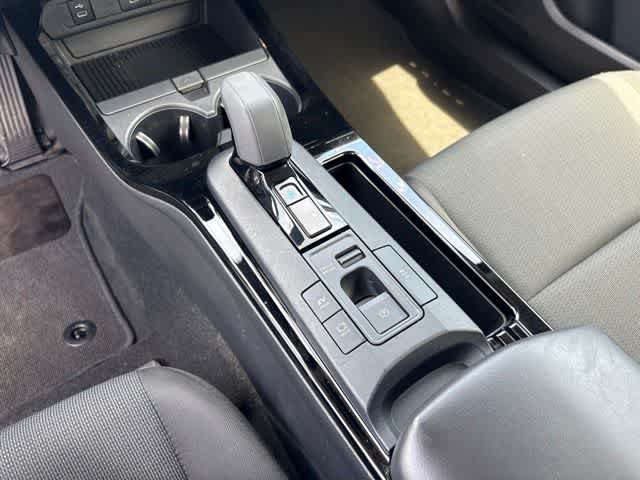 Used 2025 Toyota Prius LE AWD/4WD image 18