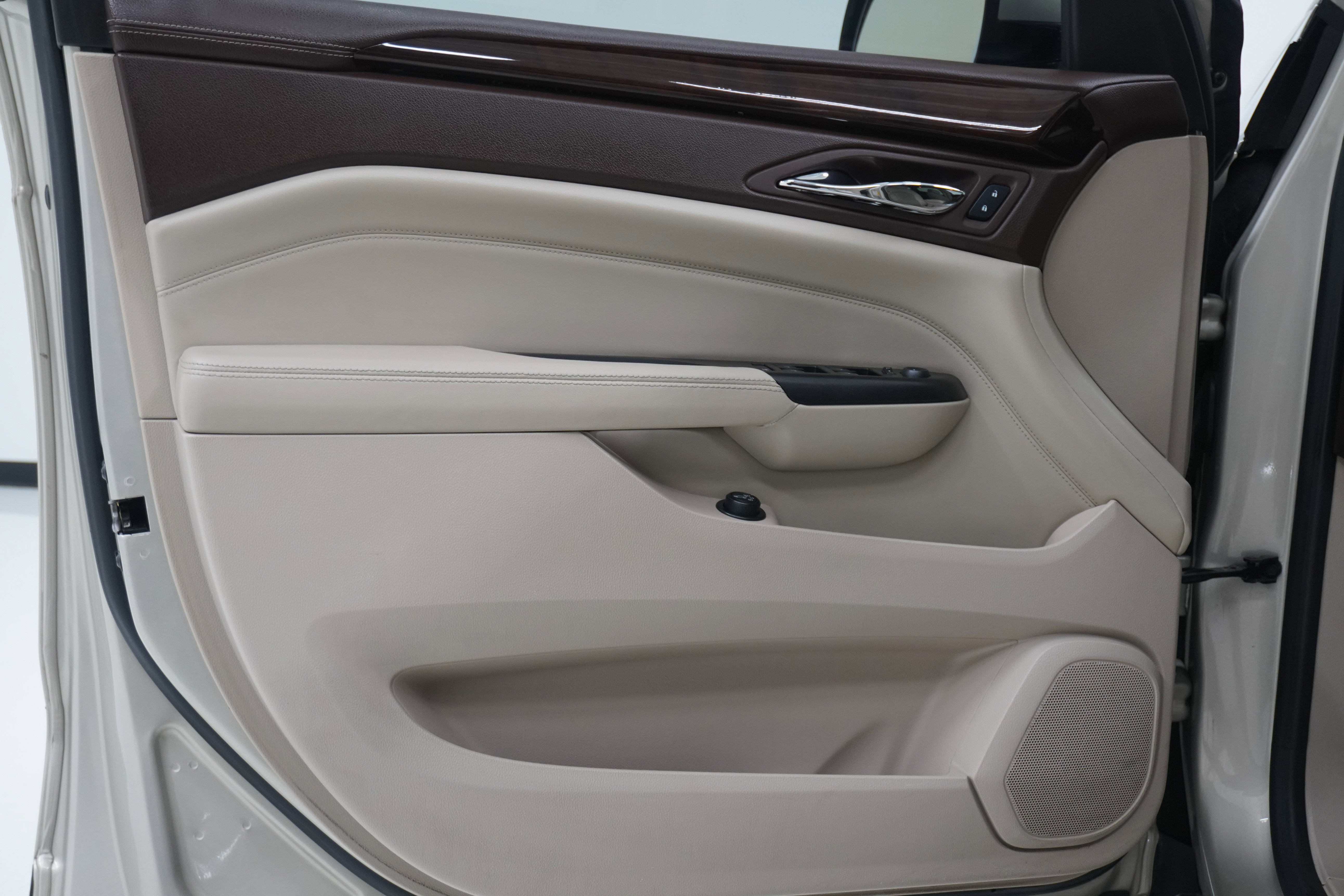 Used 2014 Cadillac SRX Premium image 14