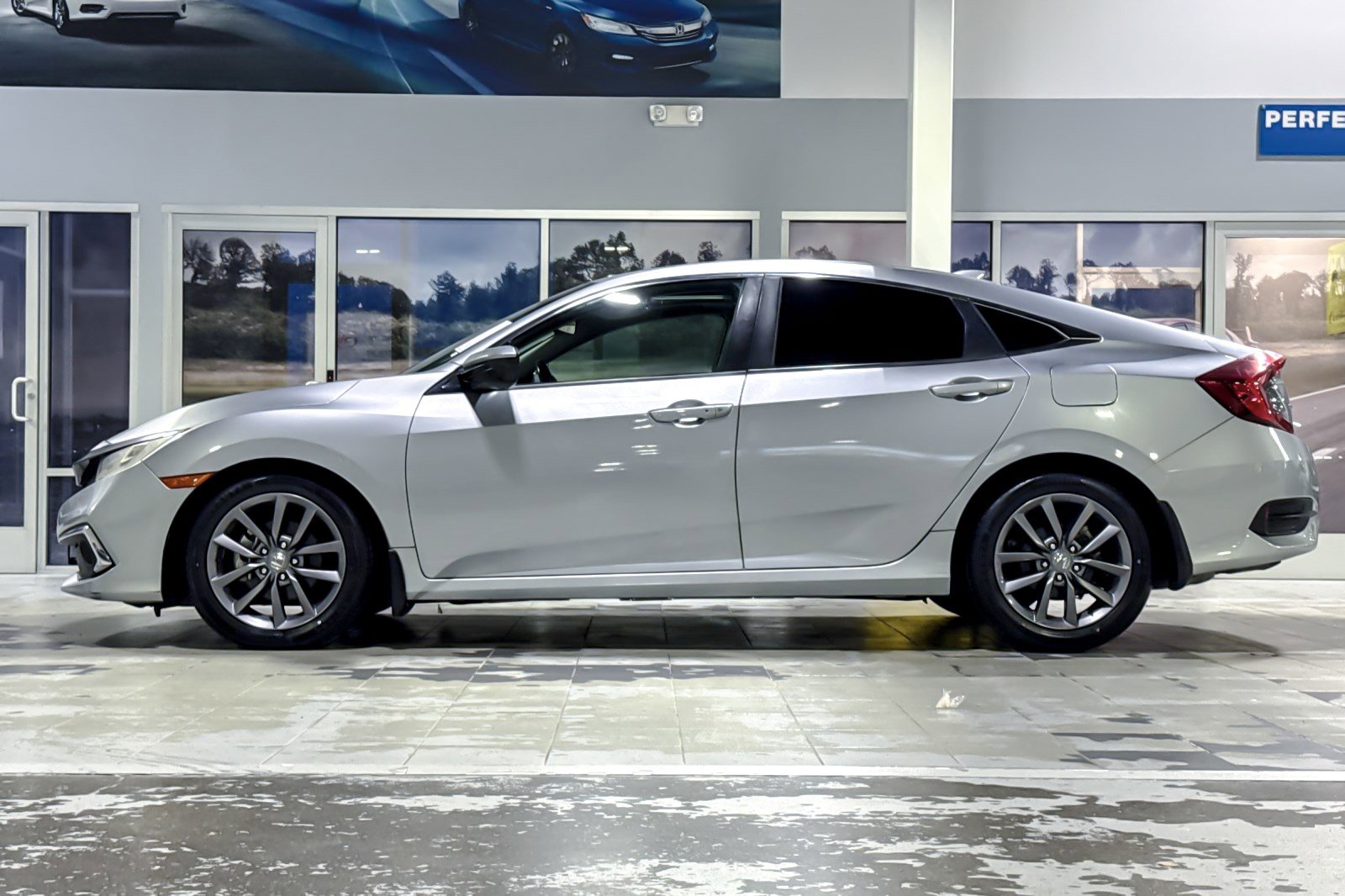 Used 2020 Honda Civic EX image 2