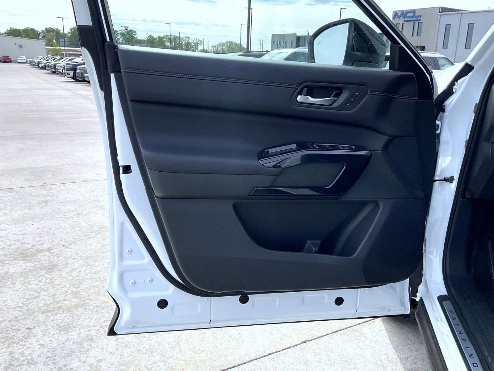 New 2026 Nissan Pathfinder Platinum AWD/4WD image 9