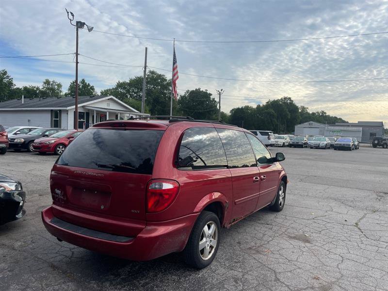 Used 2005 Dodge Grand Caravan SXT w/ Leather Interior Group FWD image 5