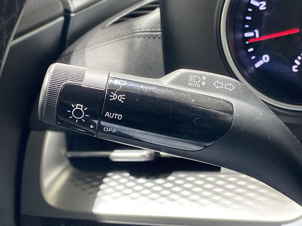 Used 2024 Kia Carnival LX image 34