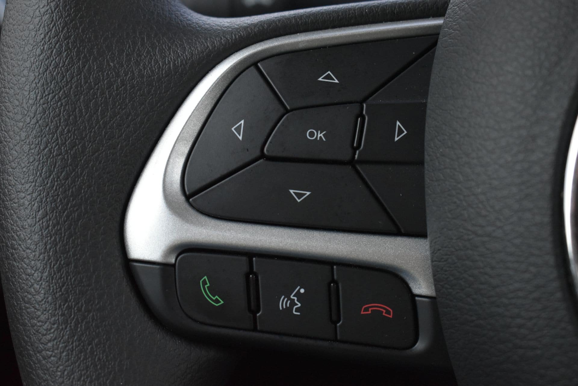 Used 2023 Jeep Renegade Latitude AWD/4WD image 18