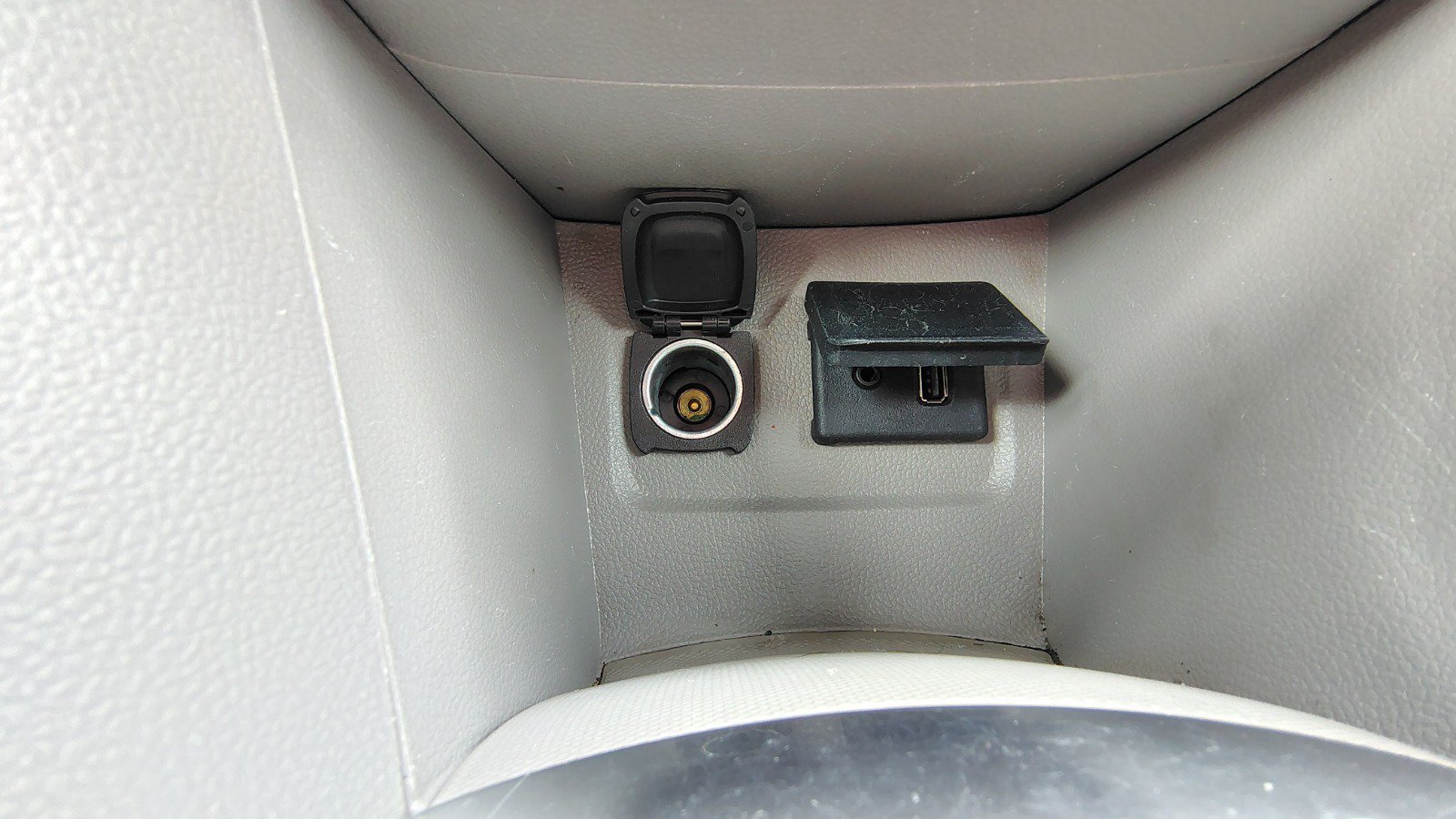 Used 2015 Buick Encore Convenience AWD/4WD image 27