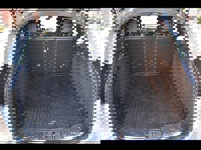 Used 2019 Jaguar F-PACE Premium image 24