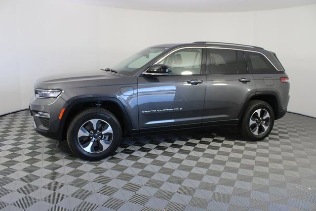 Used 2023 Jeep Grand Cherokee 4WD 4xe image 2