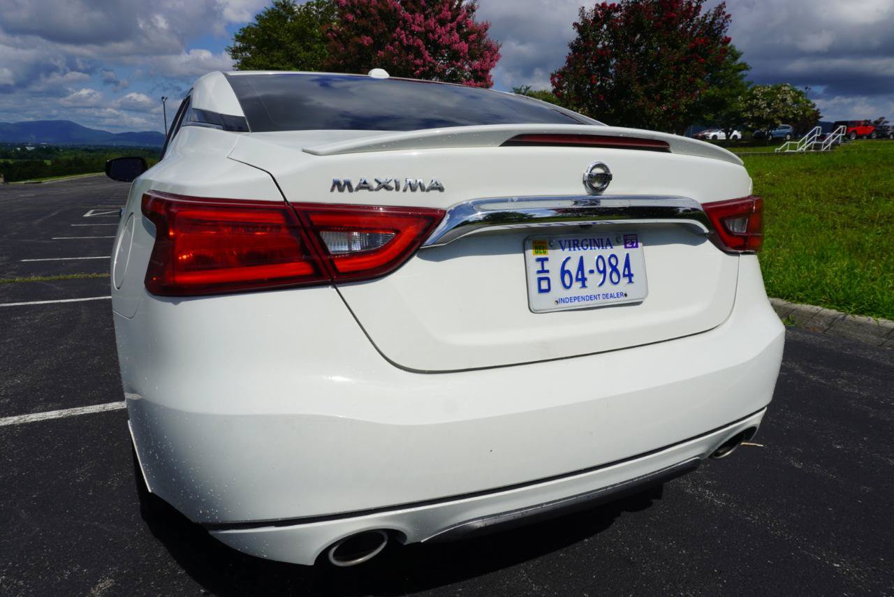 Used 2017 Nissan Maxima 3.5 S w/ Interior Lighting Package FWD image 6