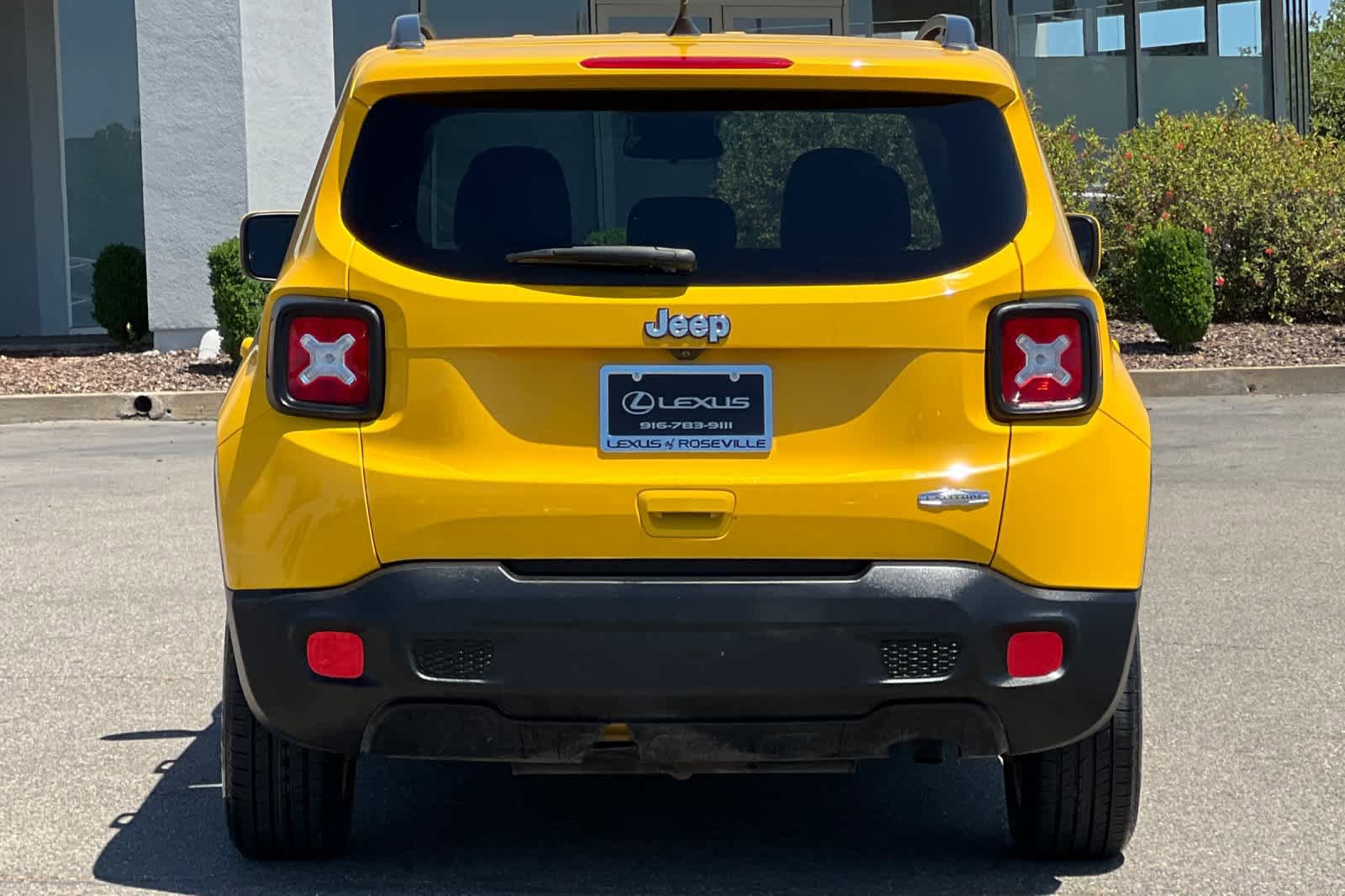 Used 2018 Jeep Renegade Latitude FWD image 8