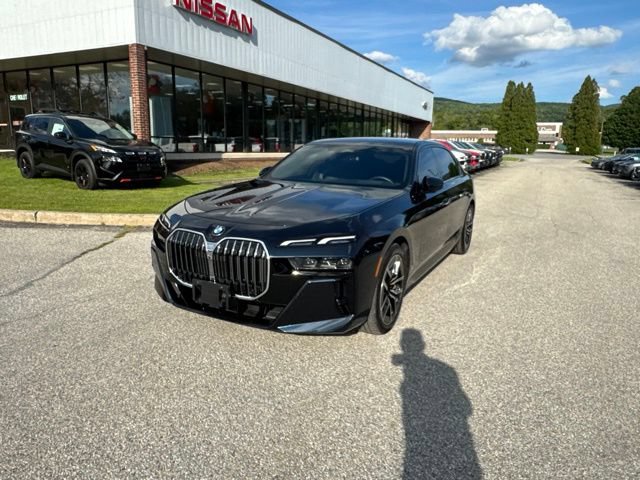 Used 2025 BMW 740i xDrive AWD/4WD image 4