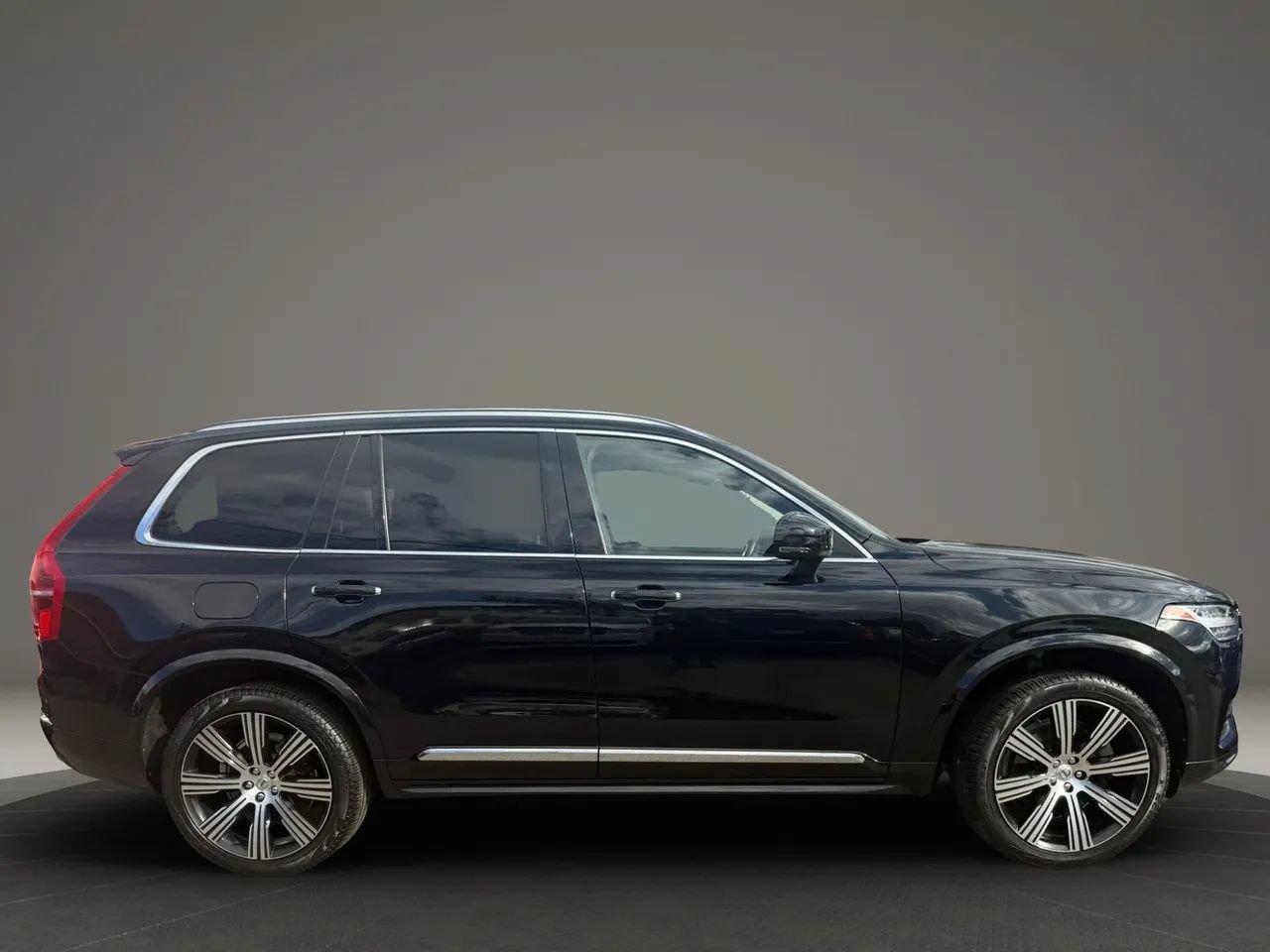 Used 2022 Volvo XC90 T6 Inscription w/ Lounge Package AWD/4WD image 4