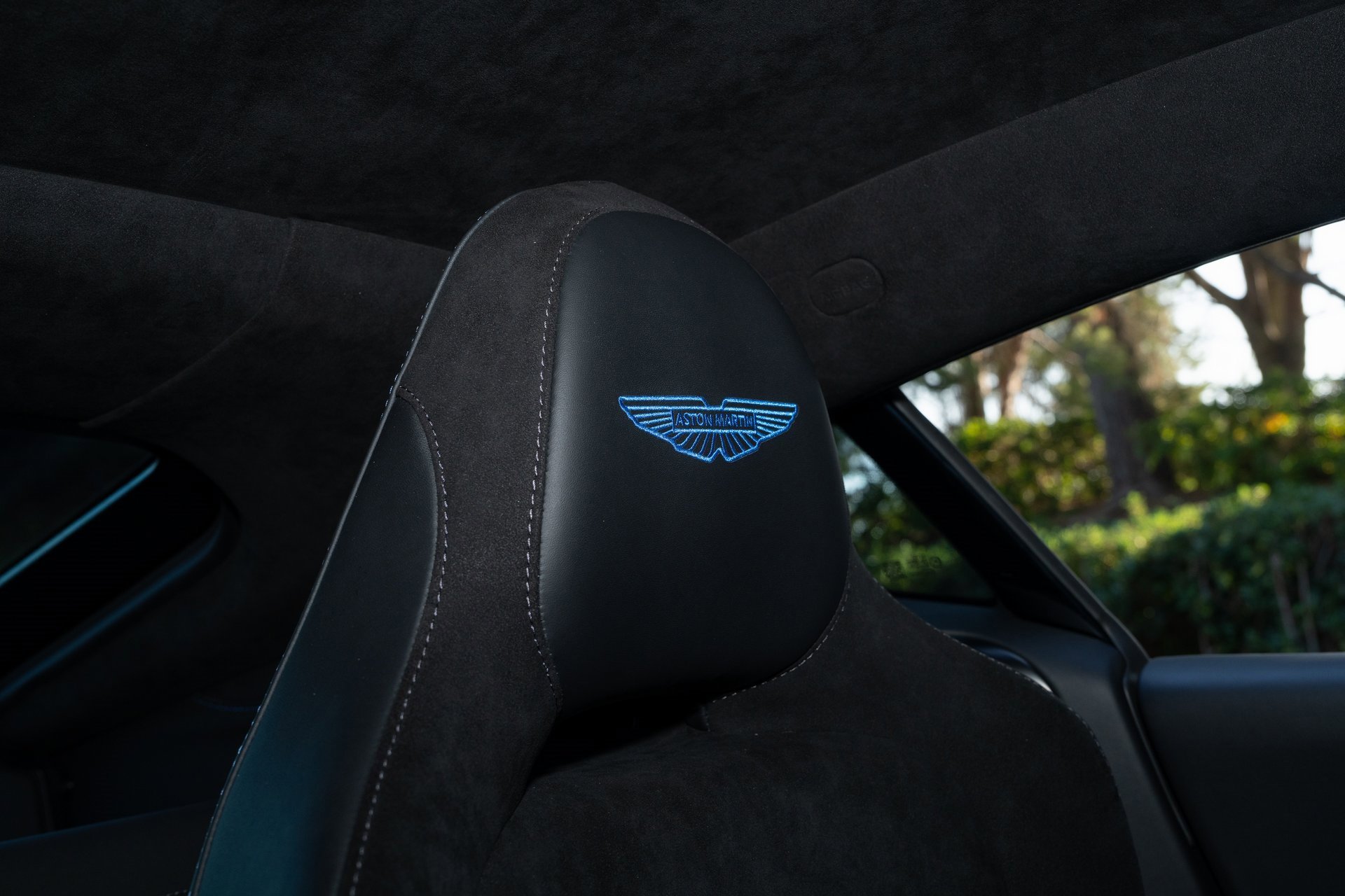 Used 2025 Aston Martin V8 Vantage Coupe image 22