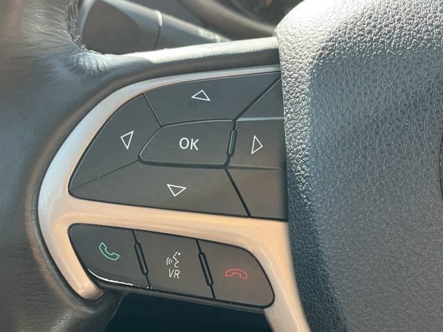 Used 2016 Jeep Cherokee Latitude w/ Cold Weather Group AWD/4WD image 23