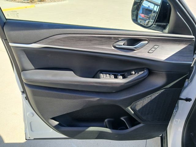 Used 2023 Jeep Grand Cherokee L Limited w/ Trailer Tow Group (B) image 12